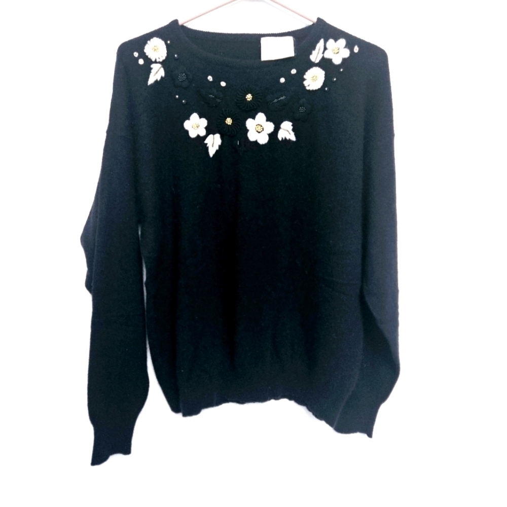 Vintage Hand Embroidered M/L Angora & Lambs wool  blend Pullover Knit Sweater